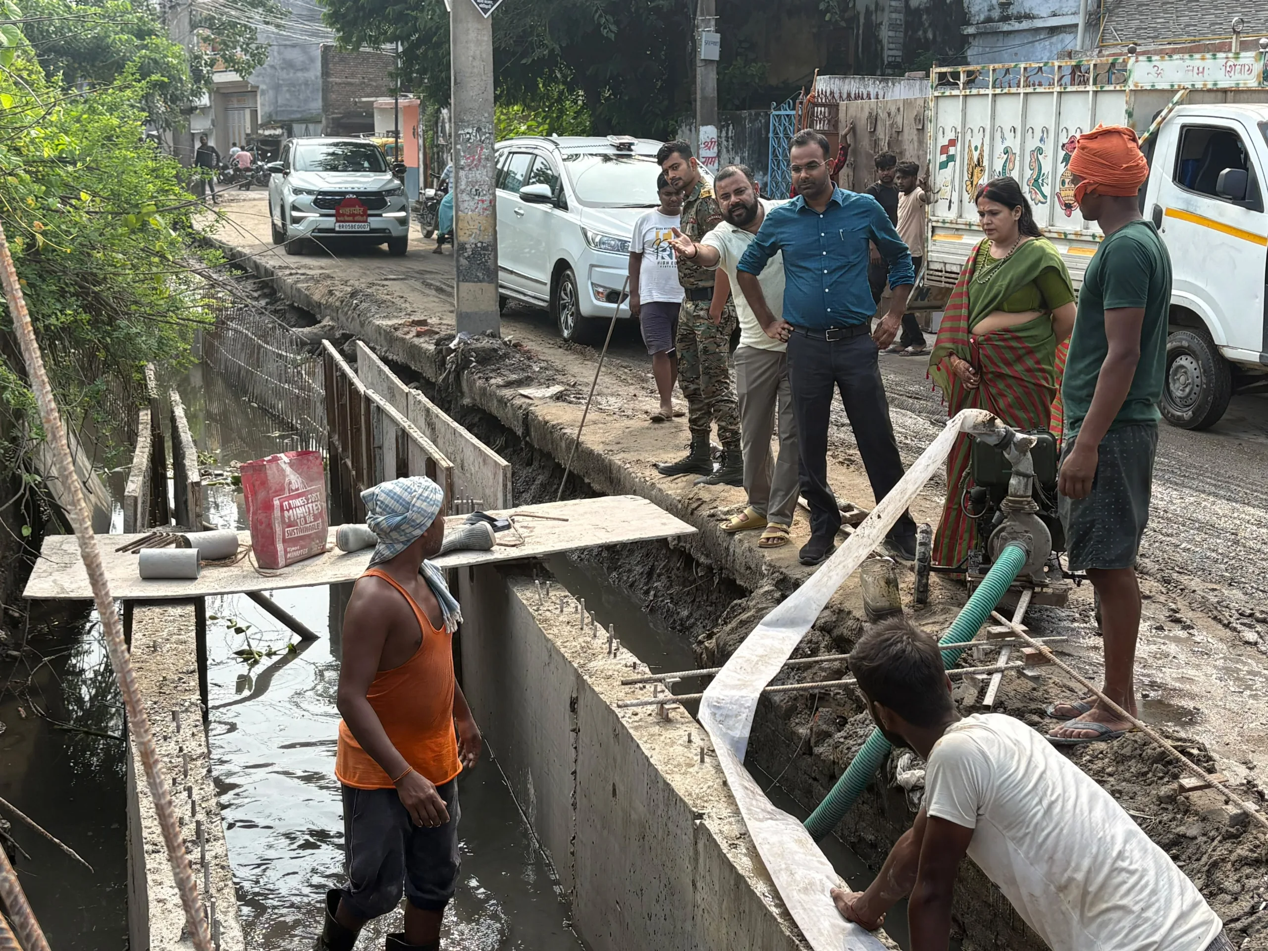 मोतिहारी में जमला रोड नाला निर्माण का निरीक्षण